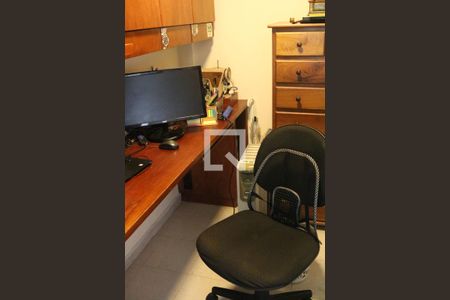 Apartamento à venda com 170m², 3 quartos e 3 vagas Apartamento à venda com 170m², 3 quartos e 3 vagasEscritório