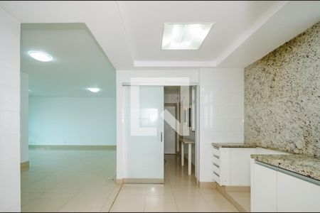 Apartamento à venda com 156m², 4 quartos e 3 vagasCozinha