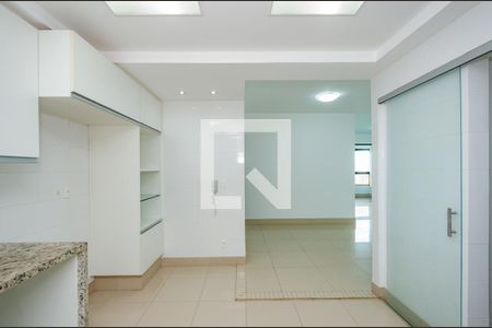 Apartamento à venda com 156m², 4 quartos e 3 vagasCozinha