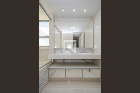 Apartamento à venda com 156m², 4 quartos e 3 vagasBanheiro da Suíte