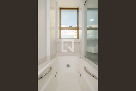 Apartamento à venda com 156m², 4 quartos e 3 vagasBanheiro da Suíte