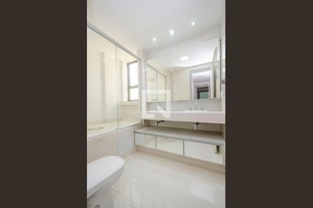 Apartamento à venda com 156m², 4 quartos e 3 vagasBanheiro da Suíte