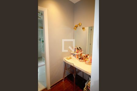 Casa à venda com 501m², 5 quartos e 5 vagasHall Banheiro Corredor