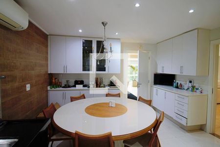 Casa à venda com 501m², 5 quartos e 5 vagasCozinha