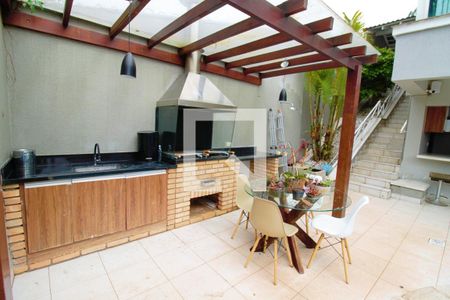 Casa à venda com 501m², 5 quartos e 5 vagasChurrasqueira