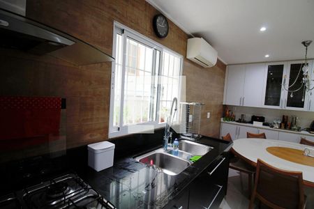 Casa à venda com 501m², 5 quartos e 5 vagasCozinha