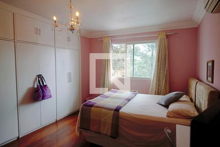 Casa à venda com 501m², 5 quartos e 5 vagasQuarto 3