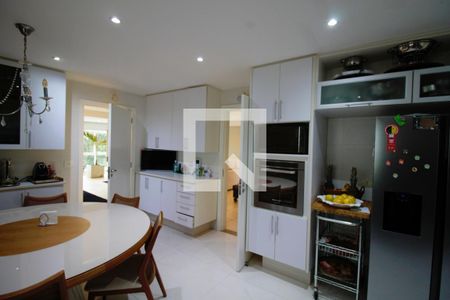 Casa à venda com 501m², 5 quartos e 5 vagasCozinha