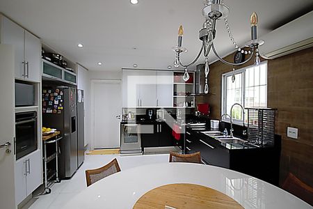 Casa à venda com 501m², 5 quartos e 5 vagasCozinha