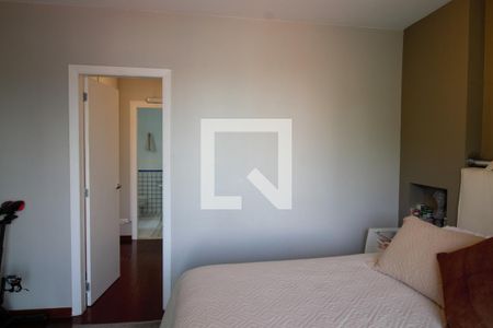 Casa à venda com 501m², 5 quartos e 5 vagasSuíte 1