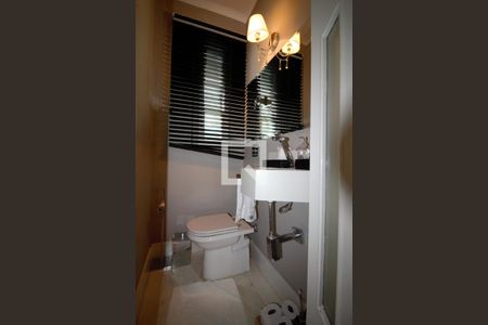 Casa à venda com 501m², 5 quartos e 5 vagasLavabo