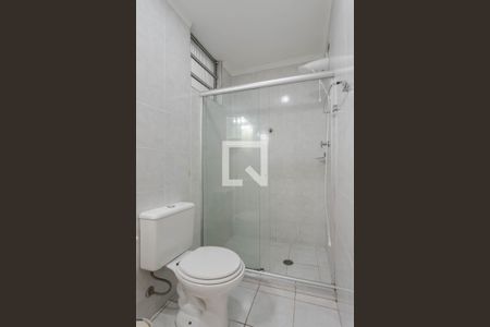Banheiro de apartamento para alugar com 1 quarto, 36m² em Vila Ipiranga, Porto Alegre