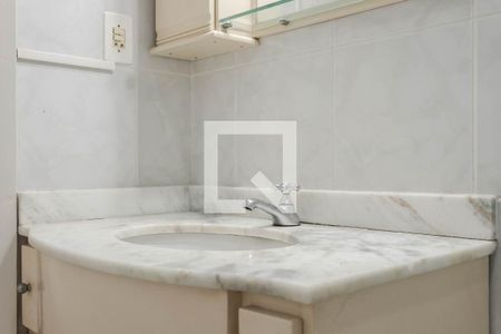 Banheiro de apartamento para alugar com 1 quarto, 36m² em Vila Ipiranga, Porto Alegre