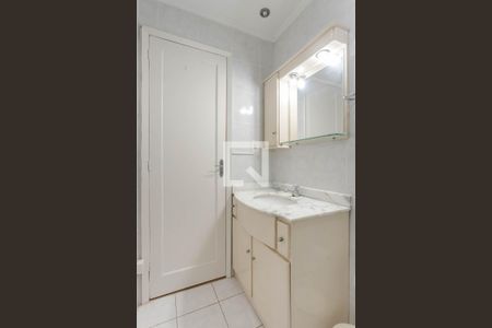 Banheiro de apartamento para alugar com 1 quarto, 36m² em Vila Ipiranga, Porto Alegre