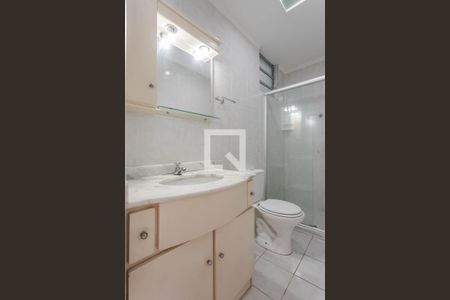 Banheiro de apartamento para alugar com 1 quarto, 36m² em Vila Ipiranga, Porto Alegre