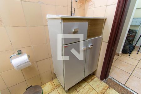 Casa à venda com 187m², 3 quartos e 4 vagas Casa à venda com 187m², 3 quartos e 4 vagasBanheiro Corredor