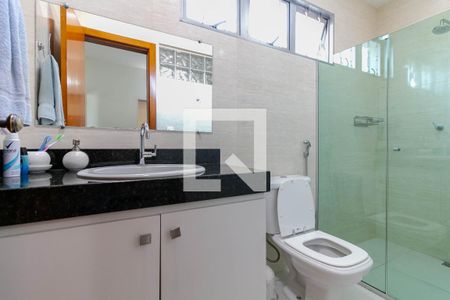 Casa à venda com 513m², 5 quartos e 6 vagasBanheiro Social