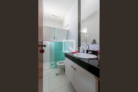 Casa à venda com 513m², 5 quartos e 6 vagasBanheiro da Suíte 1