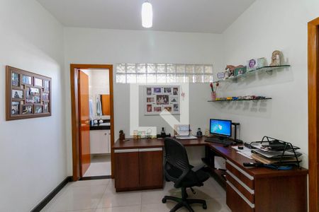 Casa à venda com 513m², 5 quartos e 6 vagasEscritório