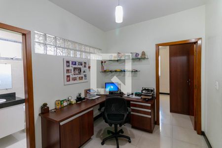 Casa à venda com 513m², 5 quartos e 6 vagasEscritório
