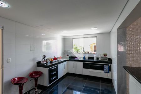 Casa à venda com 513m², 5 quartos e 6 vagasCozinha
