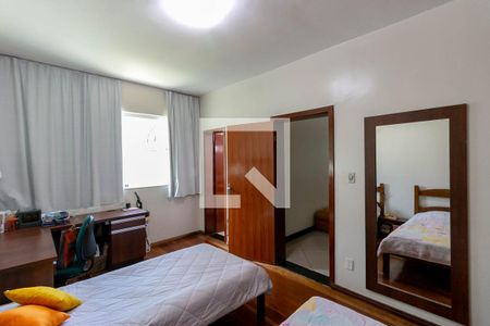 Casa à venda com 513m², 5 quartos e 6 vagasQuarto Suíte 1