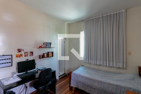 Casa à venda com 513m², 5 quartos e 6 vagasQuarto Suíte 2