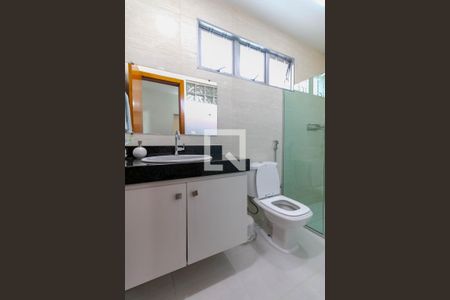 Casa à venda com 513m², 5 quartos e 6 vagasBanheiro Social