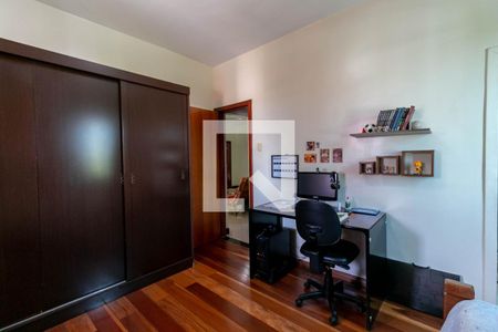 Casa à venda com 513m², 5 quartos e 6 vagasQuarto Suíte 2