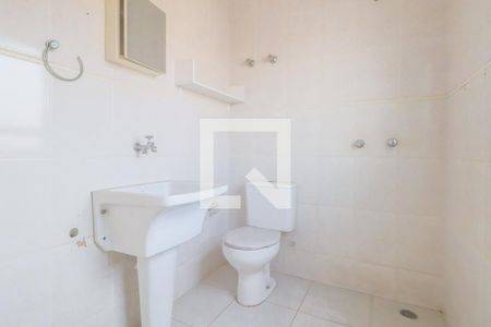 Banheiro de kitnet/studio para alugar com 1 quarto, 45m² em Vila Canero, São Paulo