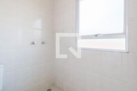 Banheiro de kitnet/studio para alugar com 1 quarto, 45m² em Vila Canero, São Paulo