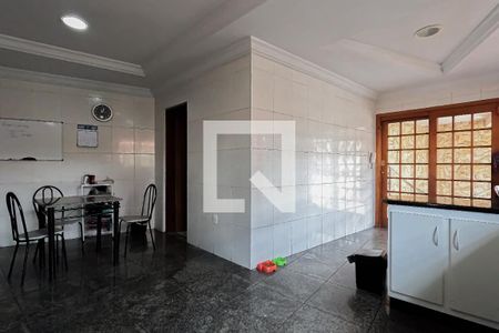 Casa à venda com 244m², 3 quartos e 2 vagasCozinha