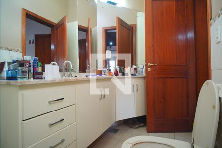 Casa à venda com 220m², 4 quartos e 4 vagasBanheiro da Suíte