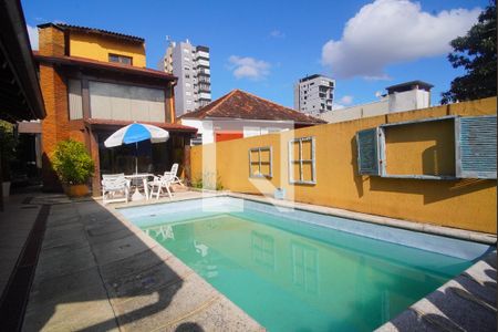 Casa à venda com 220m², 4 quartos e 4 vagasÁrea comum - Piscina