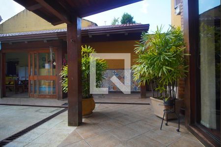 Casa à venda com 220m², 4 quartos e 4 vagasPátio