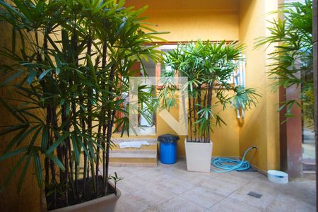 Casa à venda com 220m², 4 quartos e 4 vagasPátio