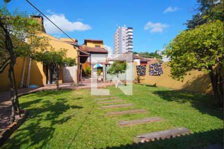 Casa à venda com 220m², 4 quartos e 4 vagasPátio