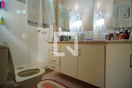 Casa à venda com 220m², 4 quartos e 4 vagasBanheiro da Suíte