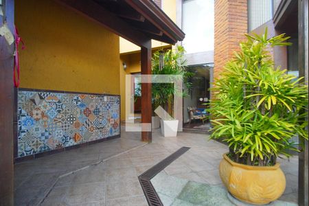 Casa à venda com 220m², 4 quartos e 4 vagasPátio