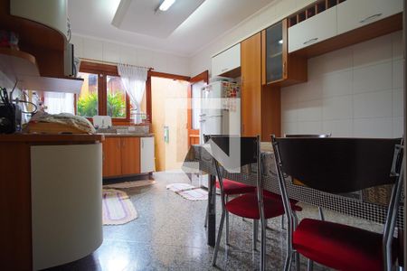 Casa à venda com 220m², 4 quartos e 4 vagasCozinha