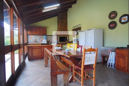 Casa à venda com 220m², 4 quartos e 4 vagasÁrea comum - Salão de festas