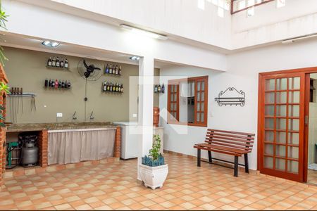 Casa à venda com 255m², 3 quartos e 5 vagas Casa à venda com 255m², 3 quartos e 5 vagasQuintal