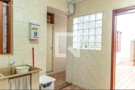 Casa à venda com 255m², 3 quartos e 5 vagas Casa à venda com 255m², 3 quartos e 5 vagasÁrea de Serviço