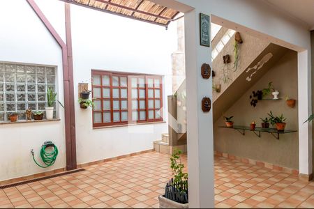 Casa à venda com 255m², 3 quartos e 5 vagas Casa à venda com 255m², 3 quartos e 5 vagasQuintal