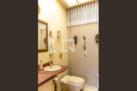 Casa à venda com 255m², 3 quartos e 5 vagas Casa à venda com 255m², 3 quartos e 5 vagasLavabo