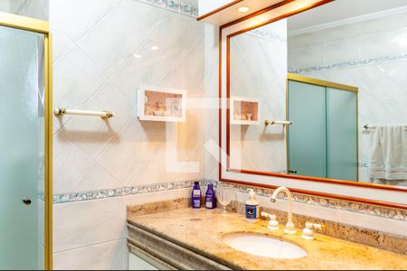 Casa à venda com 255m², 3 quartos e 5 vagas Casa à venda com 255m², 3 quartos e 5 vagasBanheiro da Suíte 2