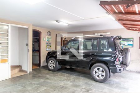 Casa à venda com 255m², 3 quartos e 5 vagas Casa à venda com 255m², 3 quartos e 5 vagasGaragem