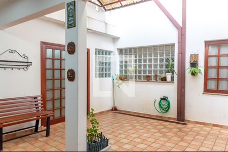 Casa à venda com 255m², 3 quartos e 5 vagas Casa à venda com 255m², 3 quartos e 5 vagasQuintal