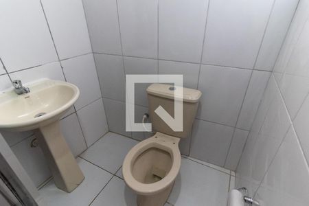 Banheiro de casa para alugar com 1 quarto, 60m² em Vila Taquari, São Paulo