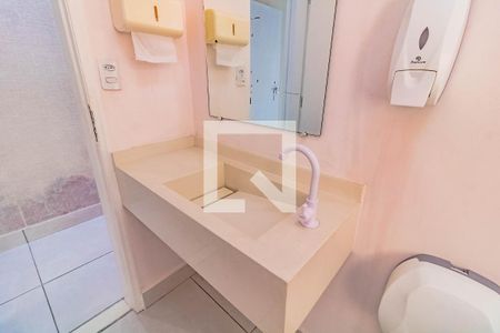 Casa à venda com 240m², 3 quartos e 2 vagas Casa à venda com 240m², 3 quartos e 2 vagasBanheiro